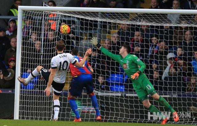 北伦敦德比：阿森纳控球与曼联反击战术对决解析